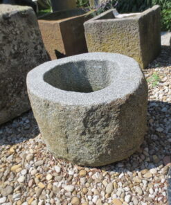 Brunnen aus Granitfindling BWk002