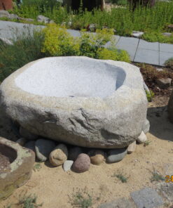 Brunnen Findlingsbecken