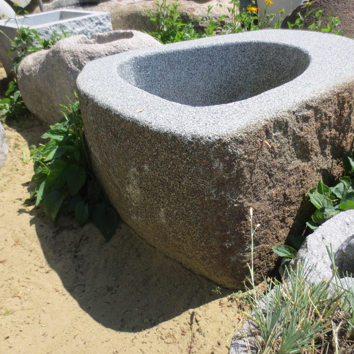 Brunnen aus Granitfindling 104x85h50 BWk028 (1)