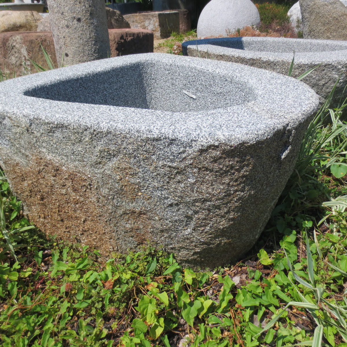 Findlingsbrunnen Granit