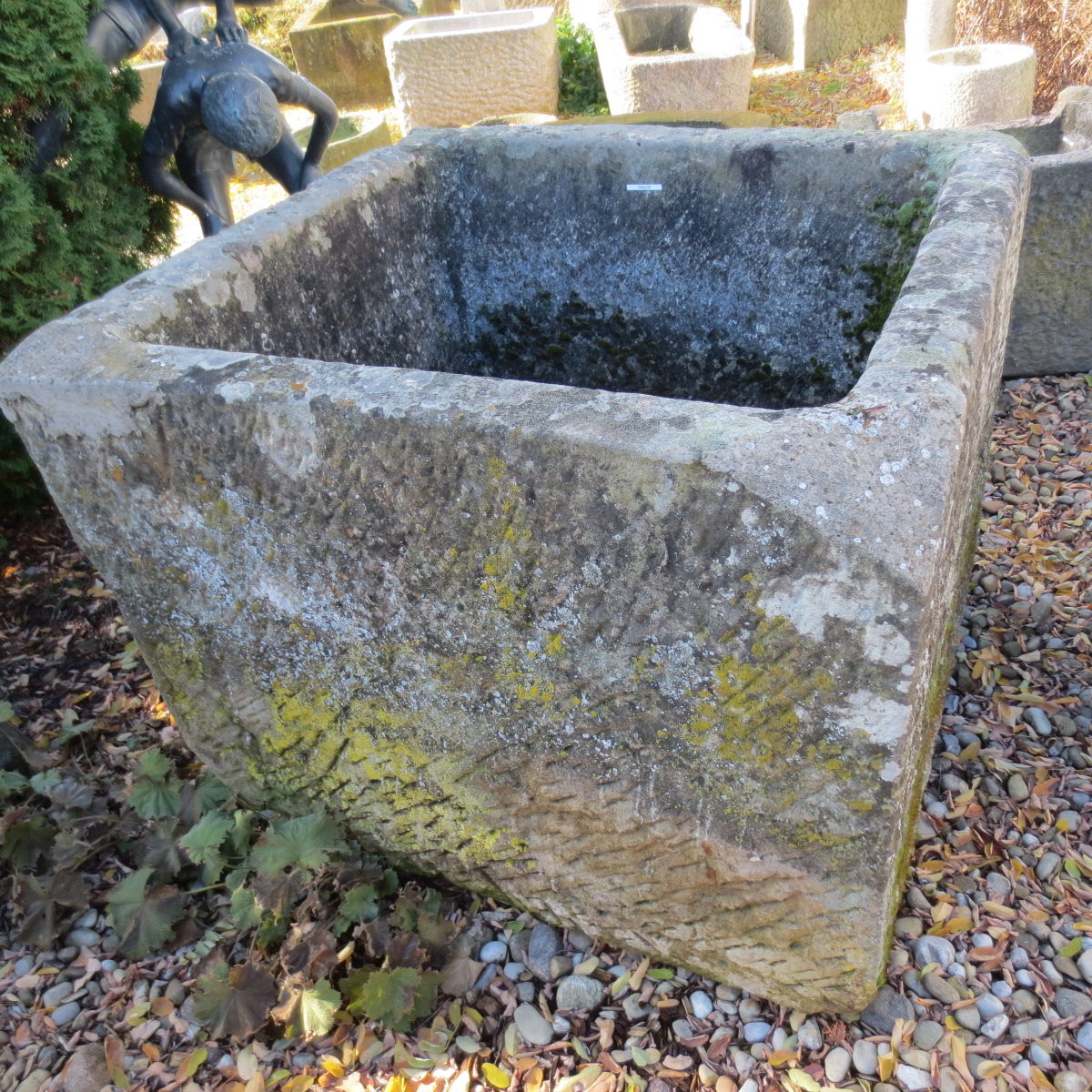 Antikbrunnen mit schöner Maserung und Strucktur