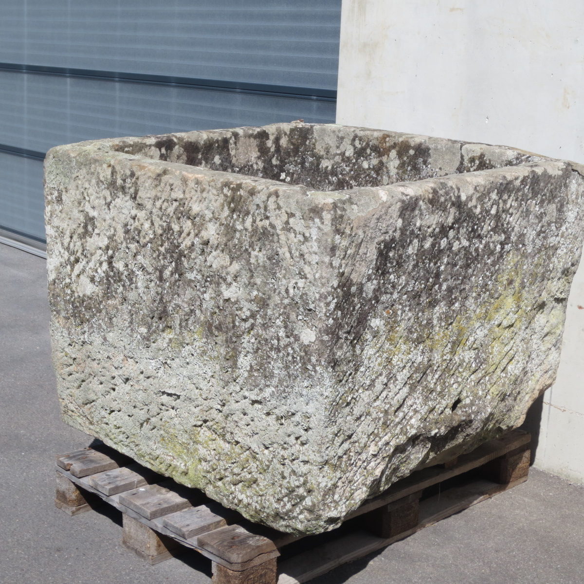 Brunnen antik groß