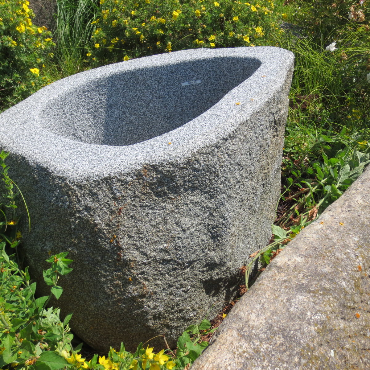 Findlingsbrunnen Steinbrunnen