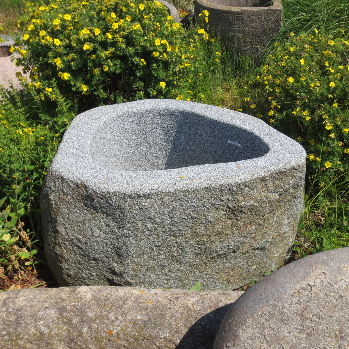 Findlingsbrunnen Steinbrunnen