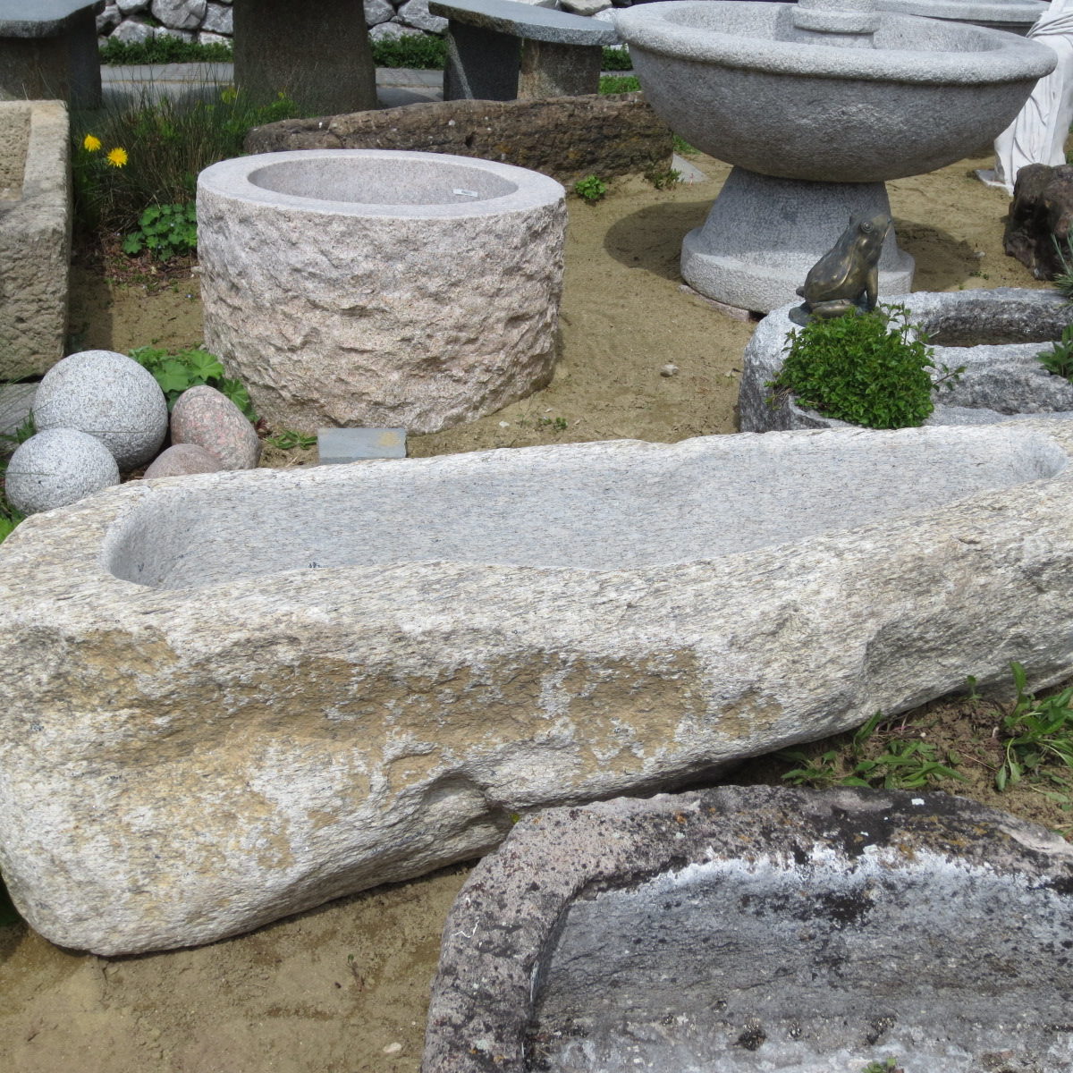 Findlingsbrunnen Steinbrunnen
