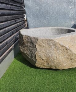 Brunnen aus Granitfindling BWk032