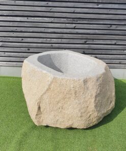 Brunnen aus Granitfindling BWk032