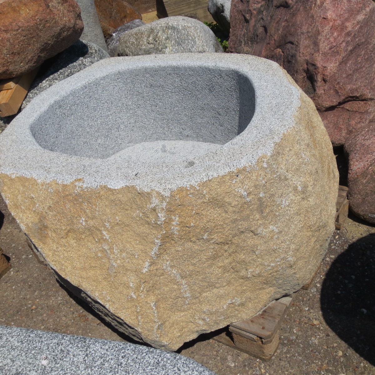Brunnen aus Granitfindling 110x100h55cm BWk032