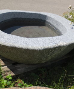 Brunnen aus Granitfindling 140x115h44cm (1)