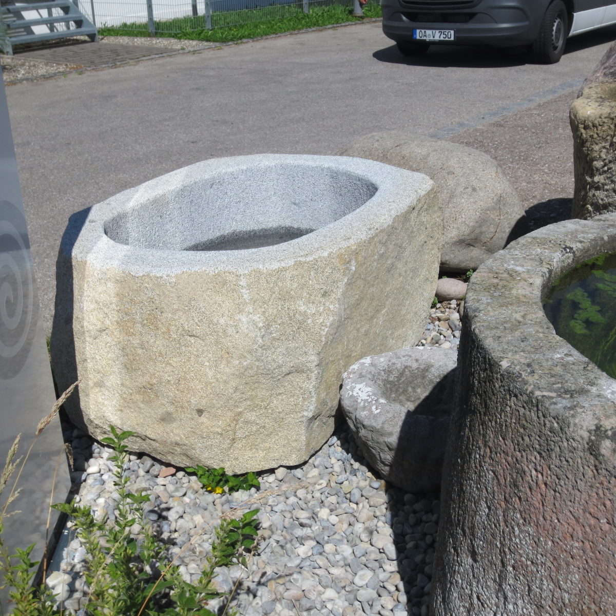 Findlingsbrunnen Steinbrunnen