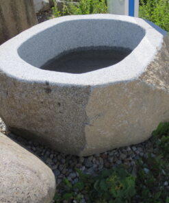 Steinbrunnen Garten