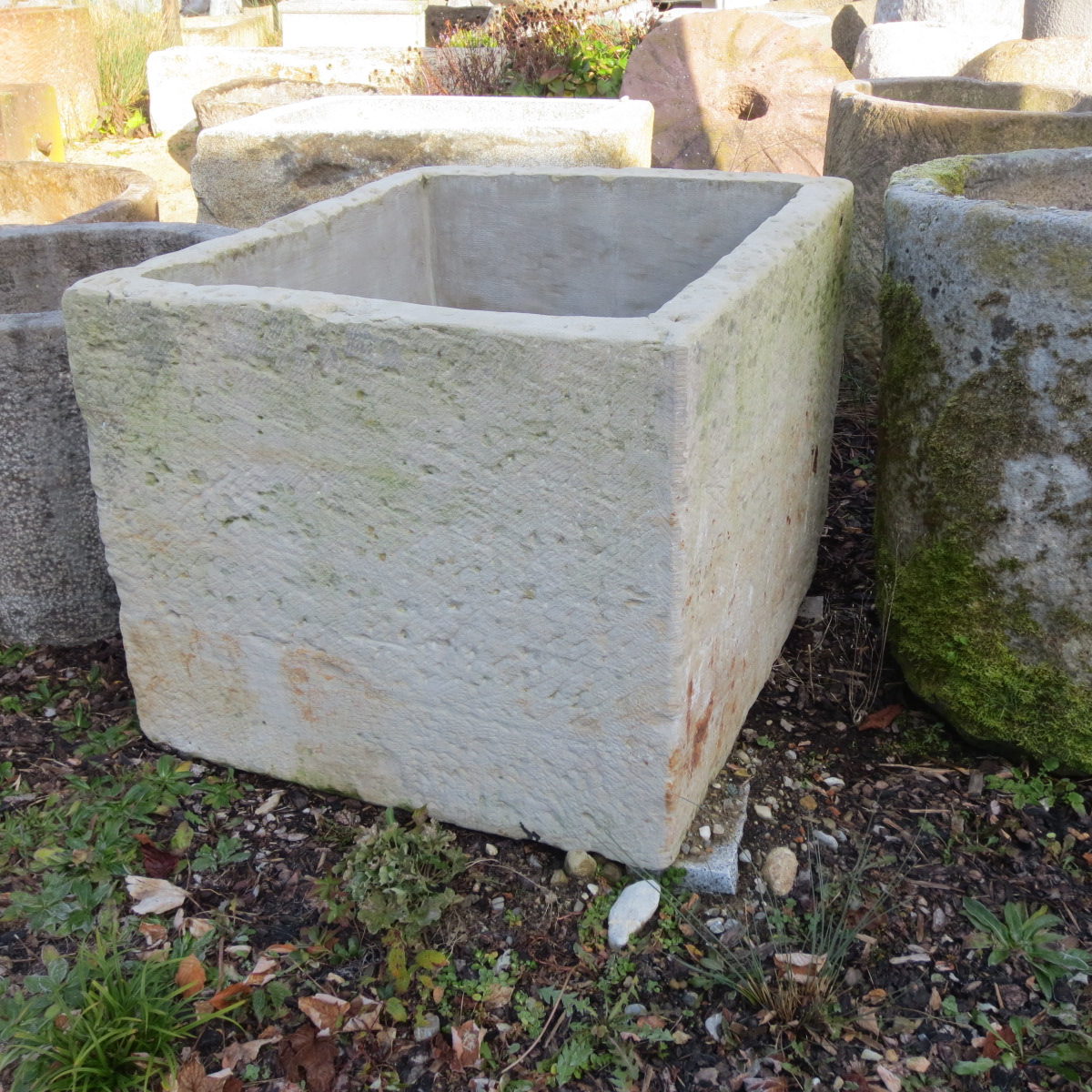 Steinbrunnen aus Sandstein antik für den Garten