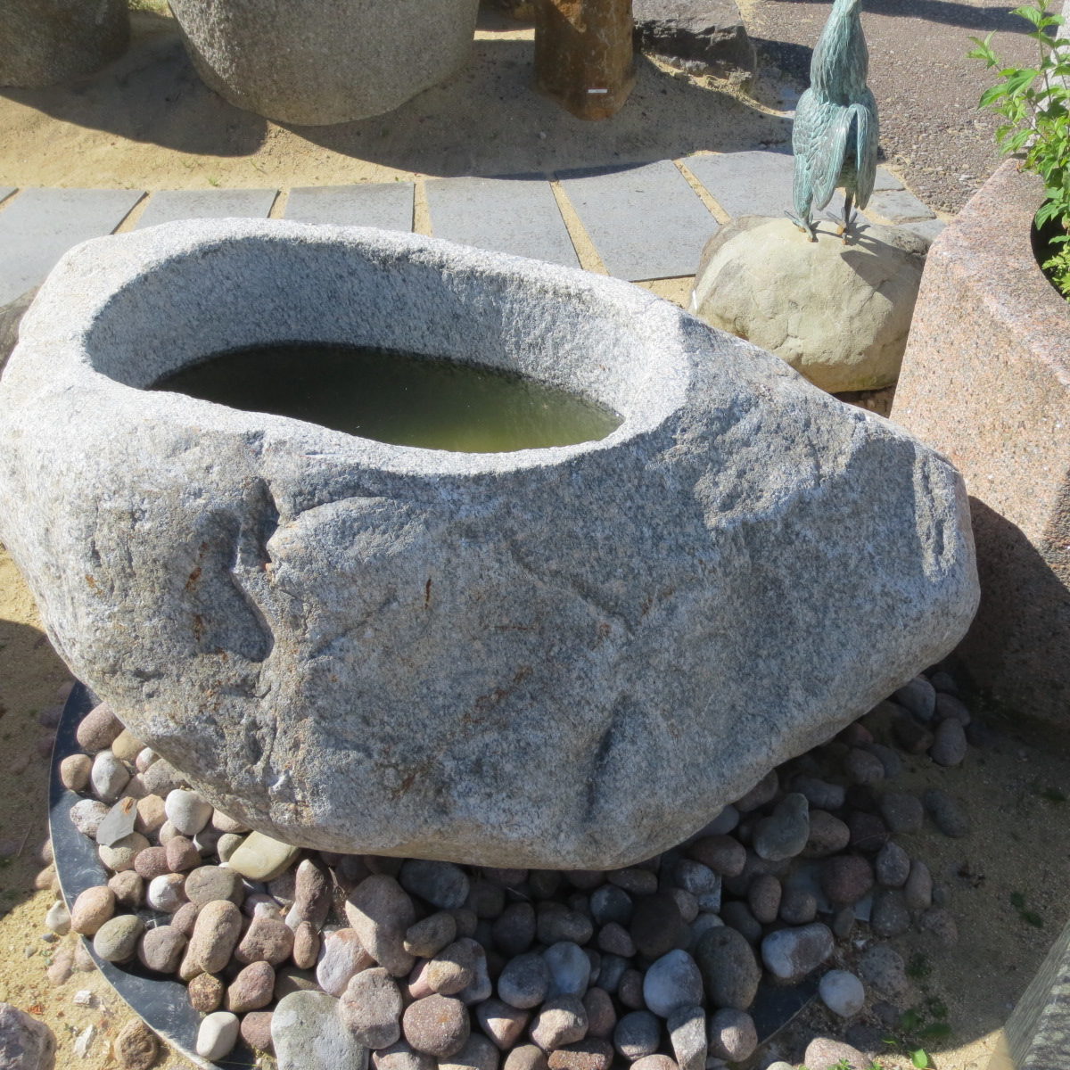 Brunnenfindling aus hellgrauem Granit (1)
