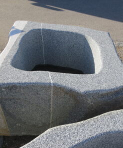 Brunnen-aus-Granitfindling-103x94h63-BWk008