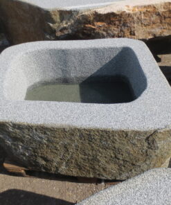 Brunnen-aus-Granitfindling-115x88h52-BWk007
