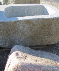 Brunnen-aus-Granitfindling-115x88h52-BWk007