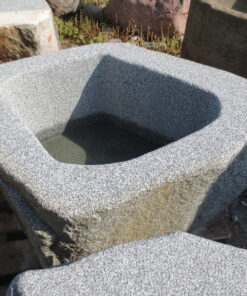 Brunnen-aus-Granitfindling-138x100h59-BWk005