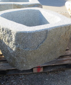 Brunnen-aus-Granitfindling-138x100h59-BWk005