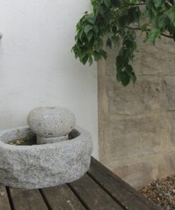 Wasserspiel mit Quellstein